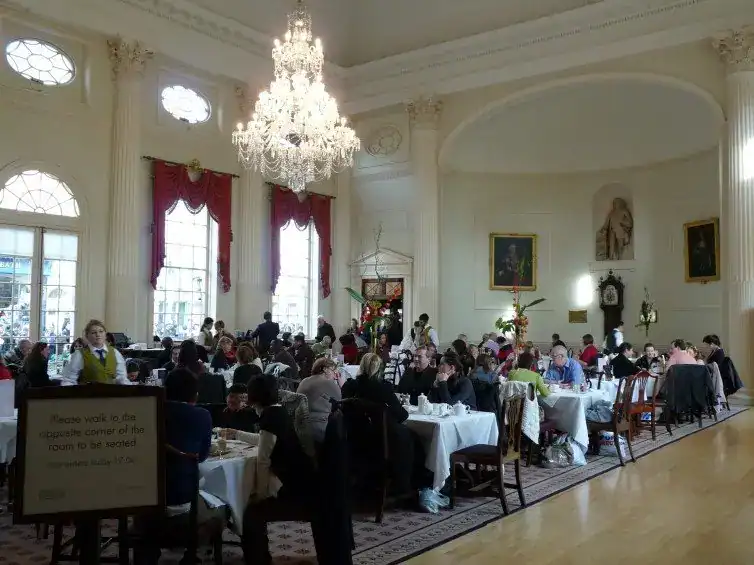 HISTORY OF THE GEORGIAN CHANDELIER